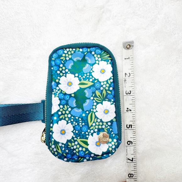 THE DARLING EFFECT Tumbler Blue Floral Zip Around Fanny Pack NEW - Picture 7 of 7